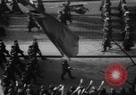 Standbild Parade begrüßt Hitler auf der Rückkehr von Österreich während Anschluss Berlin Deutschland, 1938, aus Sekunde 22 historischem Filmmaterial Videoclip 65675050936