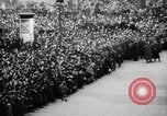 Standbild Parade begrüßt Hitler auf der Rückkehr von Österreich während Anschluss Berlin Deutschland, 1938, aus Sekunde 31 historischem Filmmaterial Videoclip 65675050936
