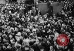 Standbild Parade begrüßt Hitler auf der Rückkehr von Österreich während Anschluss Berlin Deutschland, 1938, aus Sekunde 35 historischem Filmmaterial Videoclip 65675050936