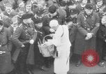 Standbild Parade begrüßt Hitler auf der Rückkehr von Österreich während Anschluss Berlin Deutschland, 1938, aus Sekunde 40 historischem Filmmaterial Videoclip 65675050936