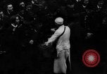 Standbild Parade begrüßt Hitler auf der Rückkehr von Österreich während Anschluss Berlin Deutschland, 1938, aus Sekunde 41 historischem Filmmaterial Videoclip 65675050936