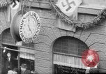 Standbild Parade begrüßt Hitler auf der Rückkehr von Österreich während Anschluss Berlin Deutschland, 1938, aus Sekunde 44 historischem Filmmaterial Videoclip 65675050936