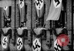 Standbild Parade begrüßt Hitler auf der Rückkehr von Österreich während Anschluss Berlin Deutschland, 1938, aus Sekunde 45 historischem Filmmaterial Videoclip 65675050936