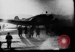 Standbild Parade begrüßt Hitler auf der Rückkehr von Österreich während Anschluss Berlin Deutschland, 1938, aus Sekunde 51 historischem Filmmaterial Videoclip 65675050936