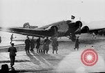 Standbild Parade begrüßt Hitler auf der Rückkehr von Österreich während Anschluss Berlin Deutschland, 1938, aus Sekunde 52 historischem Filmmaterial Videoclip 65675050936