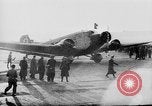Standbild Parade begrüßt Hitler auf der Rückkehr von Österreich während Anschluss Berlin Deutschland, 1938, aus Sekunde 53 historischem Filmmaterial Videoclip 65675050936