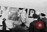 Standbild Parade begrüßt Hitler auf der Rückkehr von Österreich während Anschluss Berlin Deutschland, 1938, aus Sekunde 54 historischem Filmmaterial Videoclip 65675050936
