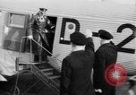 Standbild Parade begrüßt Hitler auf der Rückkehr von Österreich während Anschluss Berlin Deutschland, 1938, aus Sekunde 56 historischem Filmmaterial Videoclip 65675050936