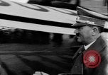 Standbild Parade begrüßt Hitler auf der Rückkehr von Österreich während Anschluss Berlin Deutschland, 1938, aus Sekunde 57 historischem Filmmaterial Videoclip 65675050936