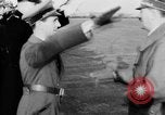 Standbild Parade begrüßt Hitler auf der Rückkehr von Österreich während Anschluss Berlin Deutschland, 1938, aus Sekunde 61 historischem Filmmaterial Videoclip 65675050936