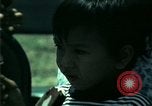 Standbild Vietnamesischer Flüchtlingskinder in den Vereinigten Staaten Florida United States USA, 1975, aus Sekunde 53 historischem Filmmaterial Videoclip 65675050943
