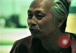 Standbild Vietnamesischer Flüchtling Mann interviewt werden United States USA, 1975, aus Sekunde 55 historischem Filmmaterial Videoclip 65675050944