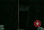 Standbild Eine Transportable hospital Unit bietet medizinische Dienstleistungen für vietnamesische Flüchtlinge Florida United States USA, 1975, aus Sekunde 23 historischem Filmmaterial Videoclip 65675050946