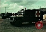 Standbild Eine Transportable hospital Unit bietet medizinische Dienstleistungen für vietnamesische Flüchtlinge Florida United States USA, 1975, aus Sekunde 30 historischem Filmmaterial Videoclip 65675050946