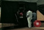 Standbild Eine Transportable hospital Unit bietet medizinische Dienstleistungen für vietnamesische Flüchtlinge Florida United States USA, 1975, aus Sekunde 40 historischem Filmmaterial Videoclip 65675050946