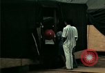 Standbild Eine Transportable hospital Unit bietet medizinische Dienstleistungen für vietnamesische Flüchtlinge Florida United States USA, 1975, aus Sekunde 45 historischem Filmmaterial Videoclip 65675050946