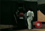 Standbild Eine Transportable hospital Unit bietet medizinische Dienstleistungen für vietnamesische Flüchtlinge Florida United States USA, 1975, aus Sekunde 46 historischem Filmmaterial Videoclip 65675050946