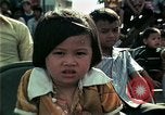 Standbild Vietnamesische Flüchtlinge Musik hören Florida United States USA, 1975, aus Sekunde 36 historischem Filmmaterial Videoclip 65675050947