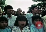 Standbild Vietnamesische Flüchtlinge Musik hören Florida United States USA, 1975, aus Sekunde 50 historischem Filmmaterial Videoclip 65675050947
