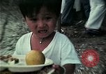 Standbild Vietnamesische Flüchtlinge in Eglin Air Force Base Speisesaal United States USA, 1975, aus Sekunde 8 historischem Filmmaterial Videoclip 65675050948