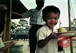 Standbild Vietnamesische Flüchtlinge in Eglin Air Force Base Speisesaal United States USA, 1975, aus Sekunde 9 historischem Filmmaterial Videoclip 65675050948