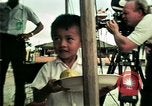 Standbild Vietnamesische Flüchtlinge in Eglin Air Force Base Speisesaal United States USA, 1975, aus Sekunde 12 historischem Filmmaterial Videoclip 65675050948