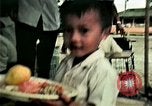Standbild Vietnamesische Flüchtlinge in Eglin Air Force Base Speisesaal United States USA, 1975, aus Sekunde 14 historischem Filmmaterial Videoclip 65675050948