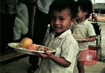 Standbild Vietnamesische Flüchtlinge in Eglin Air Force Base Speisesaal United States USA, 1975, aus Sekunde 15 historischem Filmmaterial Videoclip 65675050948