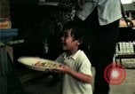 Standbild Vietnamesische Flüchtlinge in Eglin Air Force Base Speisesaal United States USA, 1975, aus Sekunde 16 historischem Filmmaterial Videoclip 65675050948