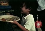 Standbild Vietnamesische Flüchtlinge in Eglin Air Force Base Speisesaal United States USA, 1975, aus Sekunde 17 historischem Filmmaterial Videoclip 65675050948