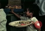 Standbild Vietnamesische Flüchtlinge in Eglin Air Force Base Speisesaal United States USA, 1975, aus Sekunde 21 historischem Filmmaterial Videoclip 65675050948