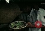Standbild Vietnamesische Flüchtlinge in Eglin Air Force Base Speisesaal United States USA, 1975, aus Sekunde 27 historischem Filmmaterial Videoclip 65675050948