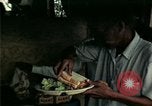 Standbild Vietnamesische Flüchtlinge in Eglin Air Force Base Speisesaal United States USA, 1975, aus Sekunde 30 historischem Filmmaterial Videoclip 65675050948