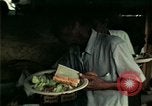 Standbild Vietnamesische Flüchtlinge in Eglin Air Force Base Speisesaal United States USA, 1975, aus Sekunde 31 historischem Filmmaterial Videoclip 65675050948