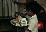 Standbild Vietnamesische Flüchtlinge in Eglin Air Force Base Speisesaal United States USA, 1975, aus Sekunde 46 historischem Filmmaterial Videoclip 65675050948
