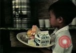 Standbild Vietnamesische Flüchtlinge in Eglin Air Force Base Speisesaal United States USA, 1975, aus Sekunde 48 historischem Filmmaterial Videoclip 65675050948