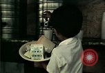 Standbild Vietnamesische Flüchtlinge in Eglin Air Force Base Speisesaal United States USA, 1975, aus Sekunde 52 historischem Filmmaterial Videoclip 65675050948