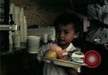 Standbild Vietnamesische Flüchtlinge in Eglin Air Force Base Speisesaal United States USA, 1975, aus Sekunde 56 historischem Filmmaterial Videoclip 65675050948