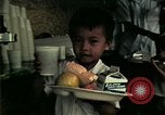 Standbild Vietnamesische Flüchtlinge in Eglin Air Force Base Speisesaal United States USA, 1975, aus Sekunde 57 historischem Filmmaterial Videoclip 65675050948