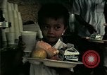 Standbild Vietnamesische Flüchtlinge in Eglin Air Force Base Speisesaal United States USA, 1975, aus Sekunde 58 historischem Filmmaterial Videoclip 65675050948