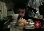 Standbild Vietnamesische Flüchtlinge in Eglin Air Force Base Speisesaal United States USA, 1975, aus Sekunde 60 historischem Filmmaterial Videoclip 65675050948