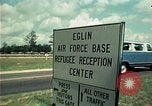 Standbild Vietnamesische Flüchtlinge in Eglin Air Force Base Florida United States USA, 1975, aus Sekunde 10 historischem Filmmaterial Videoclip 65675050950
