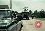 Standbild Vietnamesische Flüchtlinge in Eglin Air Force Base Florida United States USA, 1975, aus Sekunde 16 historischem Filmmaterial Videoclip 65675050950