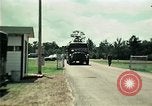 Standbild Vietnamesische Flüchtlinge in Eglin Air Force Base Florida United States USA, 1975, aus Sekunde 23 historischem Filmmaterial Videoclip 65675050950