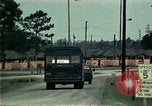 Standbild Vietnamesische Flüchtlinge in Eglin Air Force Base Florida United States USA, 1975, aus Sekunde 35 historischem Filmmaterial Videoclip 65675050950
