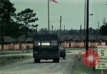 Standbild Vietnamesische Flüchtlinge in Eglin Air Force Base Florida United States USA, 1975, aus Sekunde 36 historischem Filmmaterial Videoclip 65675050950