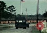Standbild Vietnamesische Flüchtlinge in Eglin Air Force Base Florida United States USA, 1975, aus Sekunde 38 historischem Filmmaterial Videoclip 65675050950