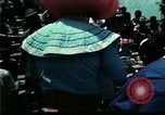 Standbild Clown unterhält vietnamesischer Flüchtlingskinder Florida United States USA, 1975, aus Sekunde 19 historischem Filmmaterial Videoclip 65675050952