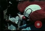 Standbild Clown unterhält vietnamesischer Flüchtlingskinder Florida United States USA, 1975, aus Sekunde 21 historischem Filmmaterial Videoclip 65675050952