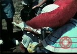 Standbild Clown unterhält vietnamesischer Flüchtlingskinder Florida United States USA, 1975, aus Sekunde 23 historischem Filmmaterial Videoclip 65675050952